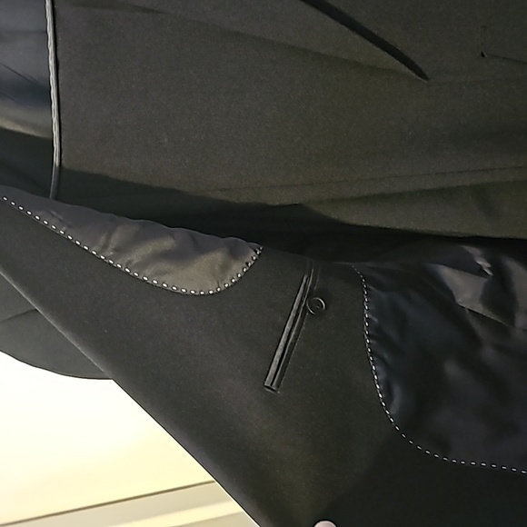 Suit - Picture 2 of 5